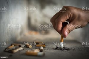 Roken: Sigarettenpeuken op de grond
