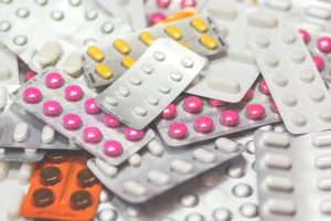 Medicijnen (verschillende soorten verpakkingen met tabletten)